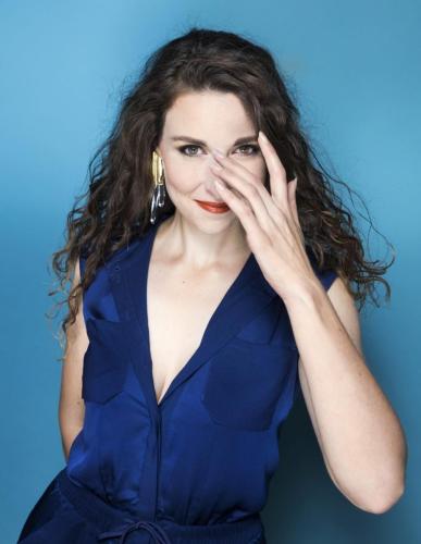 Eve-Maud Hubeaux, mezzo-soprano, in blue dress and blue background